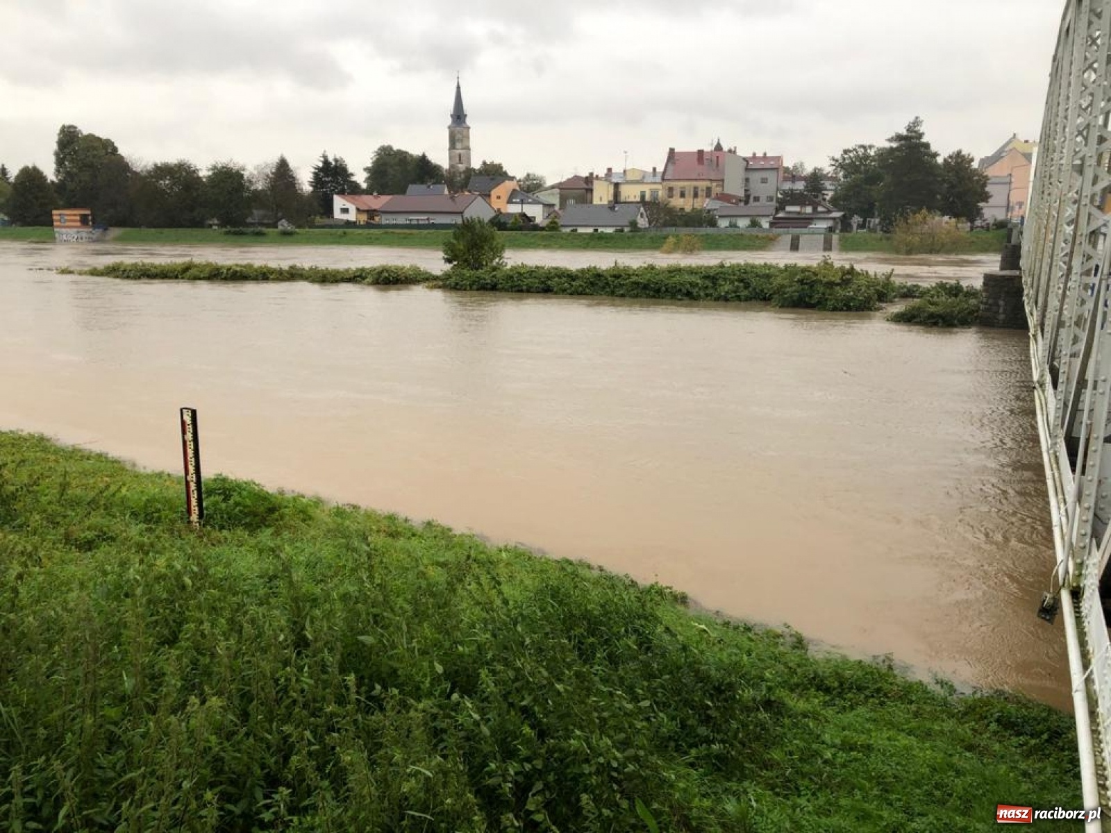 Zdjęcie w galerii na portalu naszraciborz.pl: Służby korygują prognozy! Wezbranie na Odrze będzie większe niż sądzono wiadomości z regionu