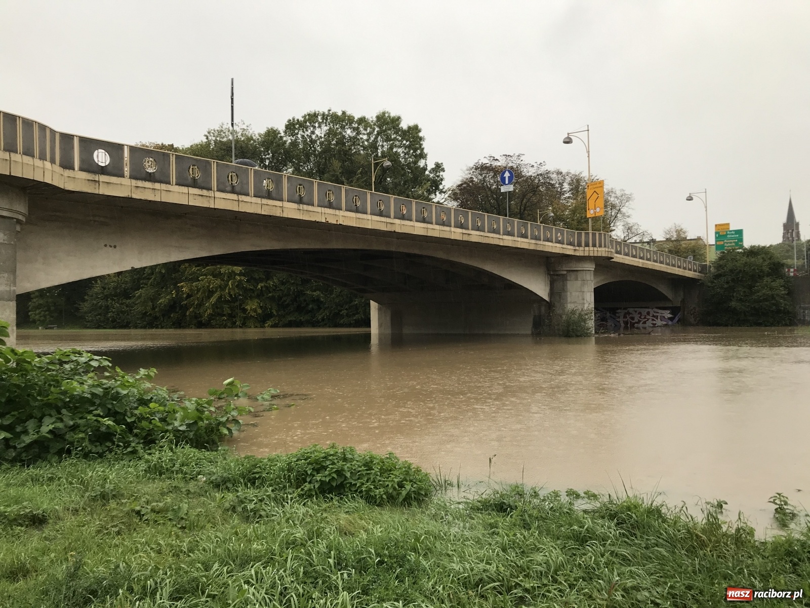 Zdjęcie w galerii na portalu naszraciborz.pl: Służby korygują prognozy! Wezbranie na Odrze będzie większe niż sądzono wiadomości z regionu