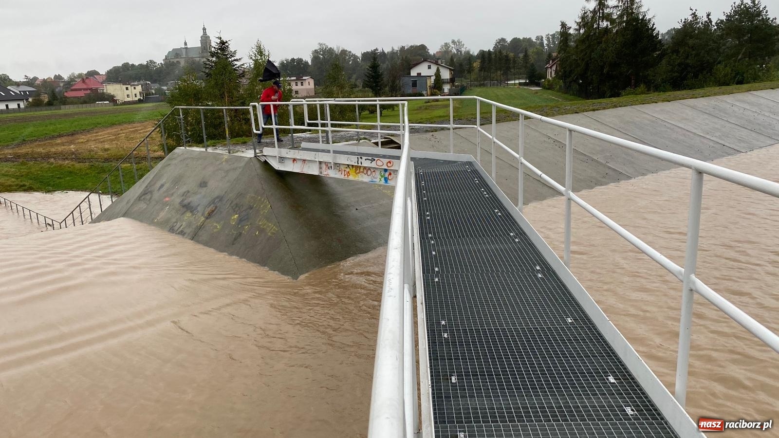 Zdjęcie w galerii na portalu naszraciborz.pl: W gminie Krzanowice szykują worki z piaskiem. Zbiornik na Białej Wodzie pełny  wiadomości z regionu