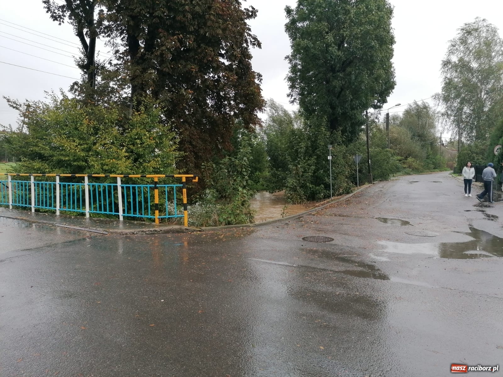 Zdjęcie w galerii na portalu naszraciborz.pl: W gminie Krzanowice szykują worki z piaskiem. Zbiornik na Białej Wodzie pełny  wiadomości z regionu