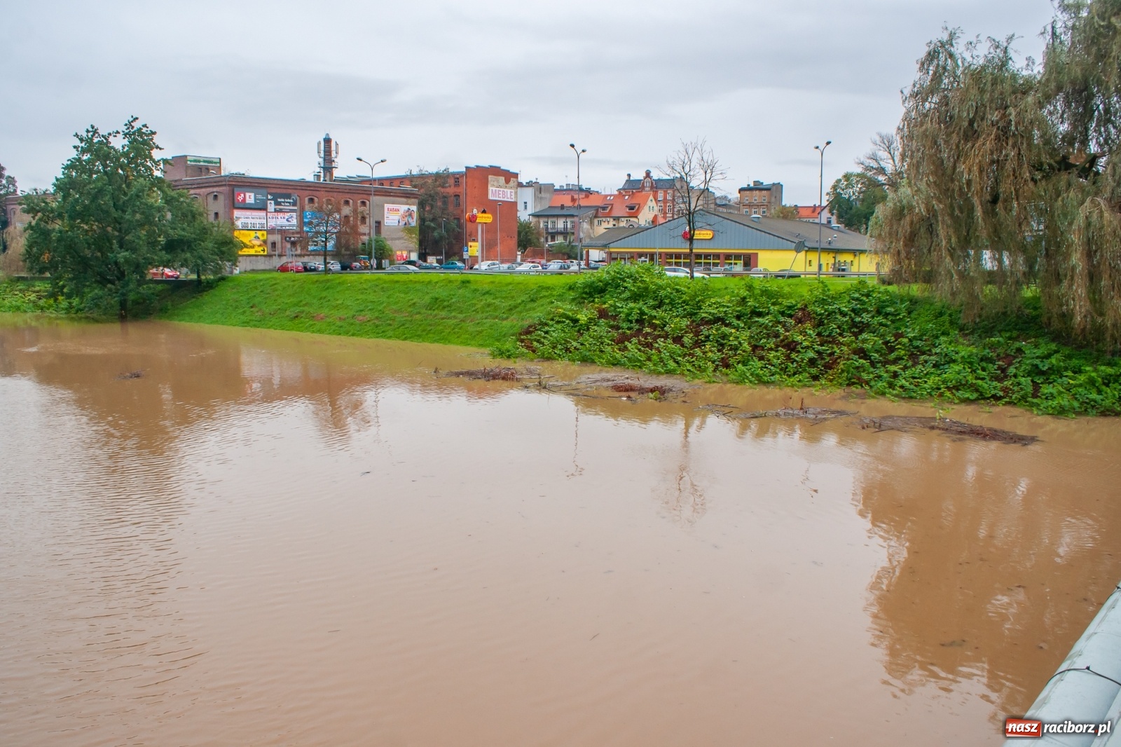 Zdjęcie w galerii na portalu naszraciborz.pl: Sytuacja powodziowa w powiecie raciborskim  wiadomości z regionu