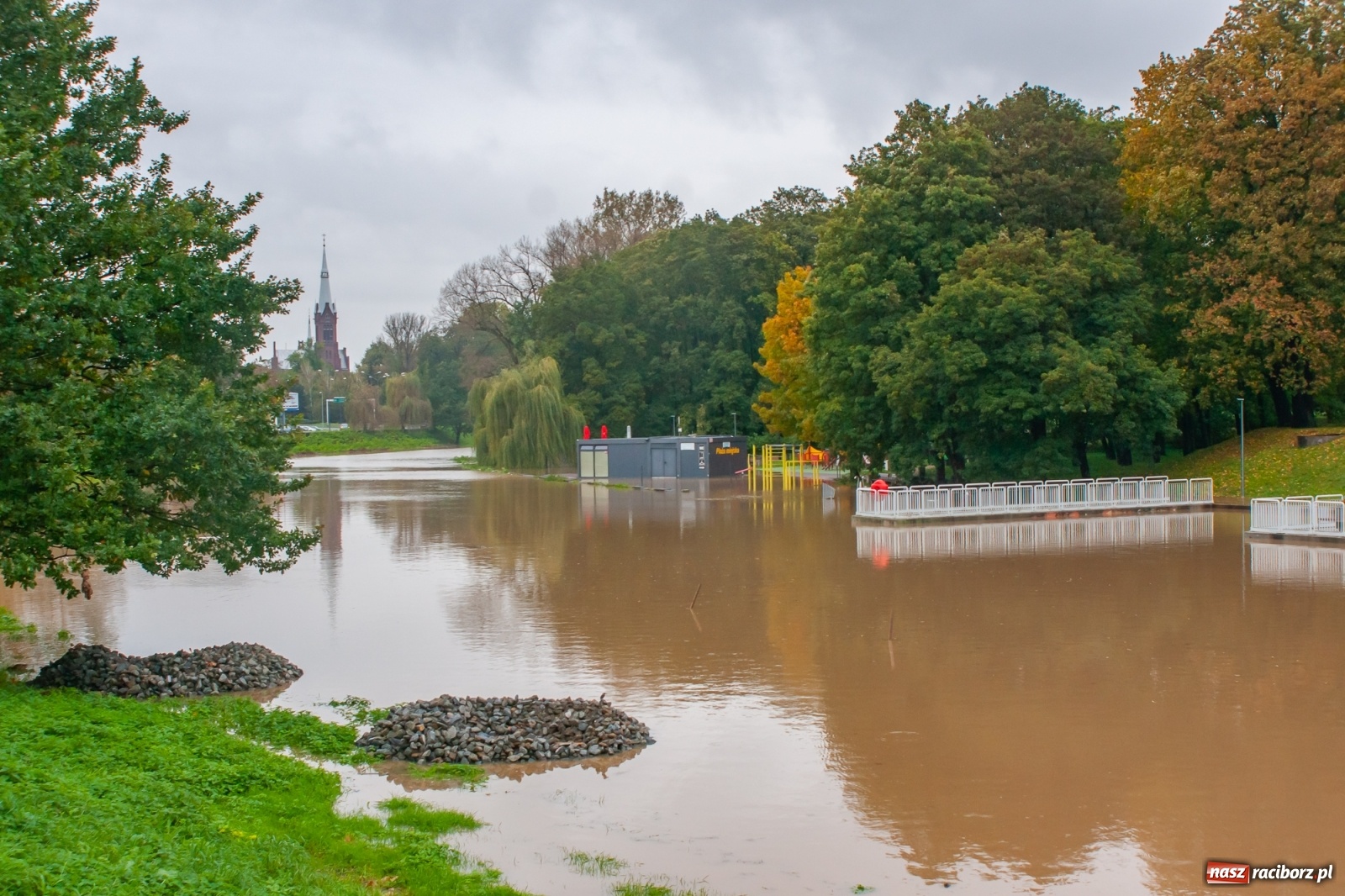 Zdjęcie w galerii na portalu naszraciborz.pl: Sytuacja powodziowa w powiecie raciborskim  wiadomości z regionu