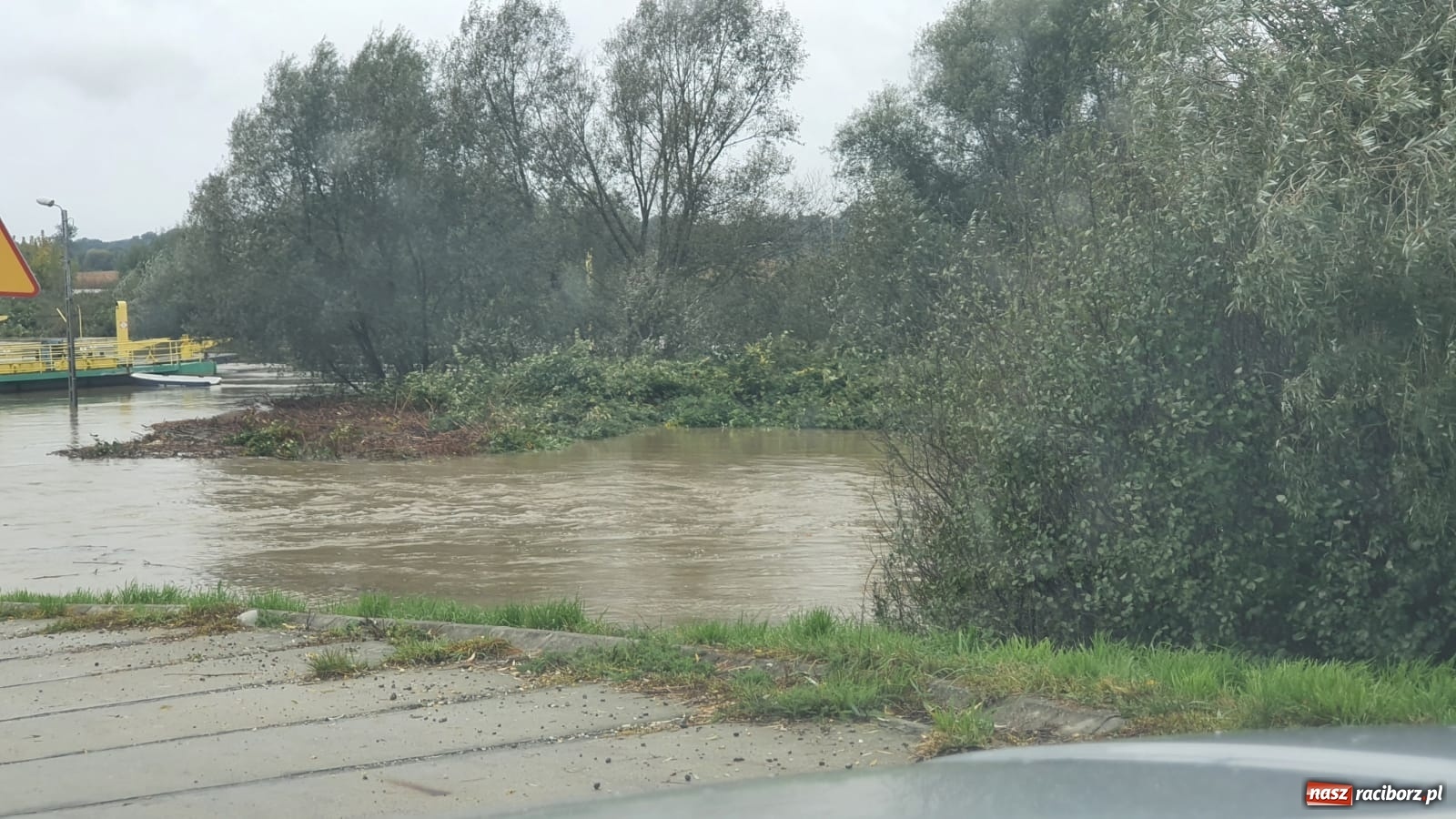 Zdjęcie w galerii na portalu naszraciborz.pl: Sytuacja powodziowa w powiecie raciborskim  wiadomości z regionu