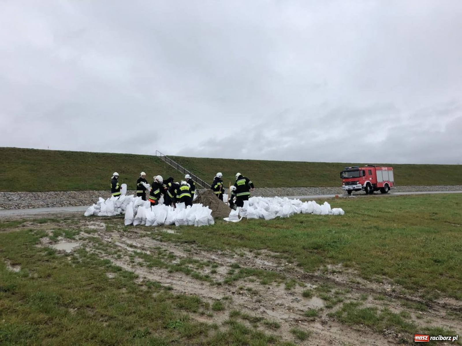 Zdjęcie w galerii na portalu naszraciborz.pl: Sytuacja powodziowa w powiecie raciborskim  wiadomości z regionu
