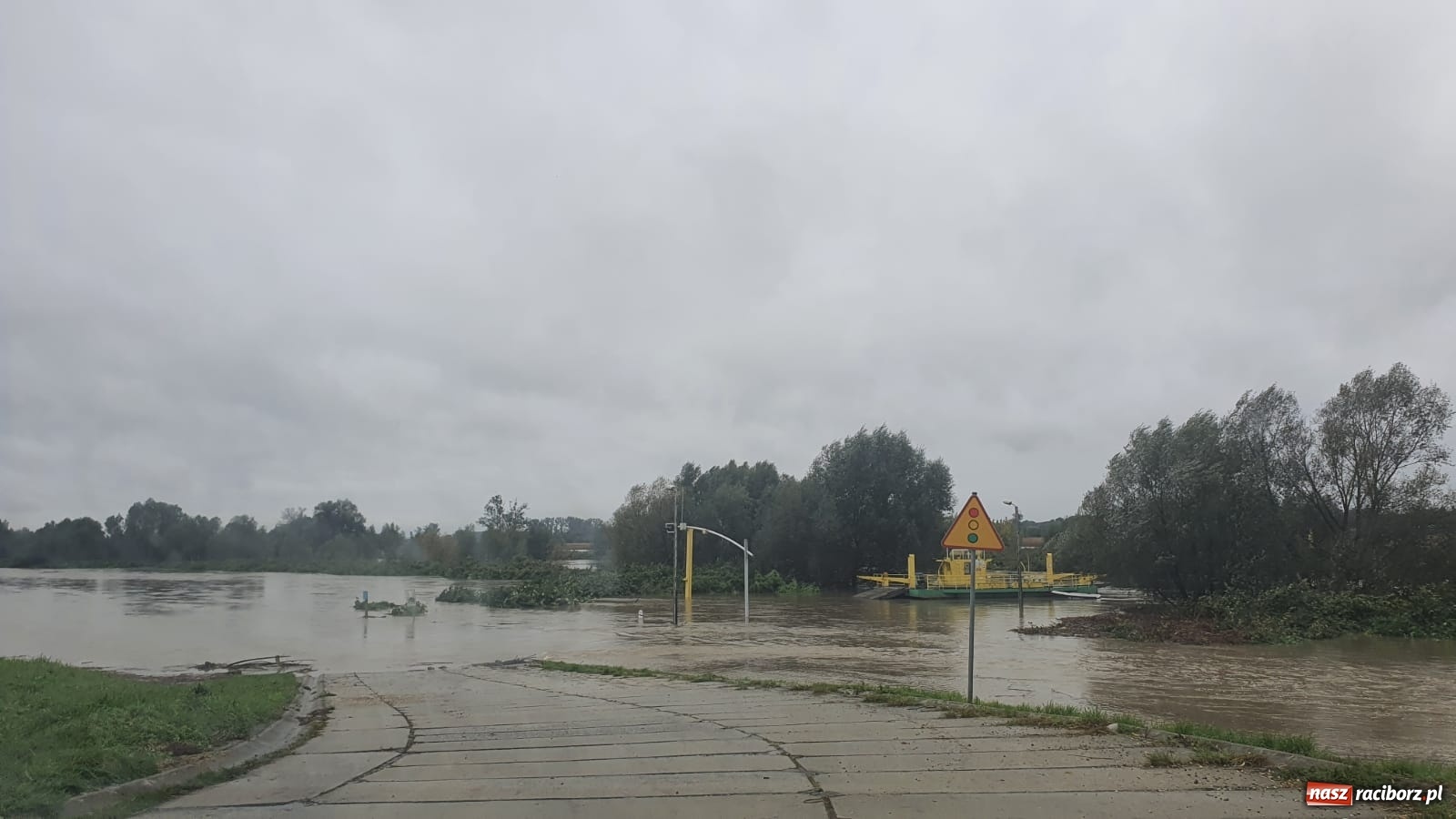 Zdjęcie w galerii na portalu naszraciborz.pl: Sytuacja powodziowa w powiecie raciborskim  wiadomości z regionu