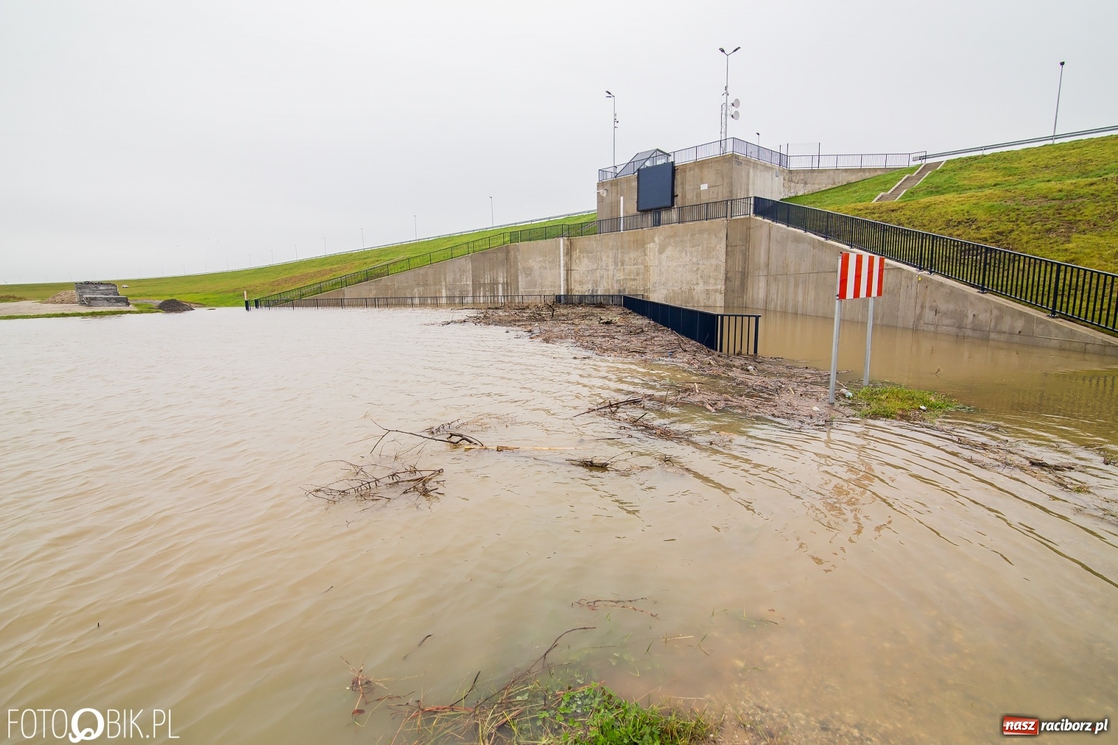 Zdjęcie w galerii na portalu naszraciborz.pl: Podjęto decyzję o natychmiastowym uruchomieniu zbiornika Racibórz wiadomości z regionu