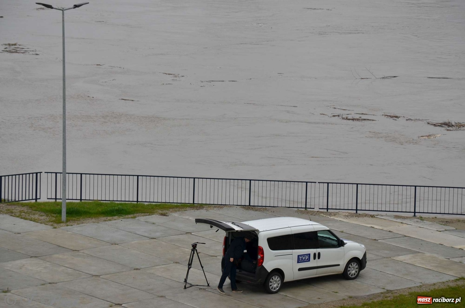 Zdjęcie w galerii na portalu naszraciborz.pl: Zbiornik zacznie piętrzyć wodę w nocy. Decyzja budzi jednak kontrowersje wiadomości z regionu