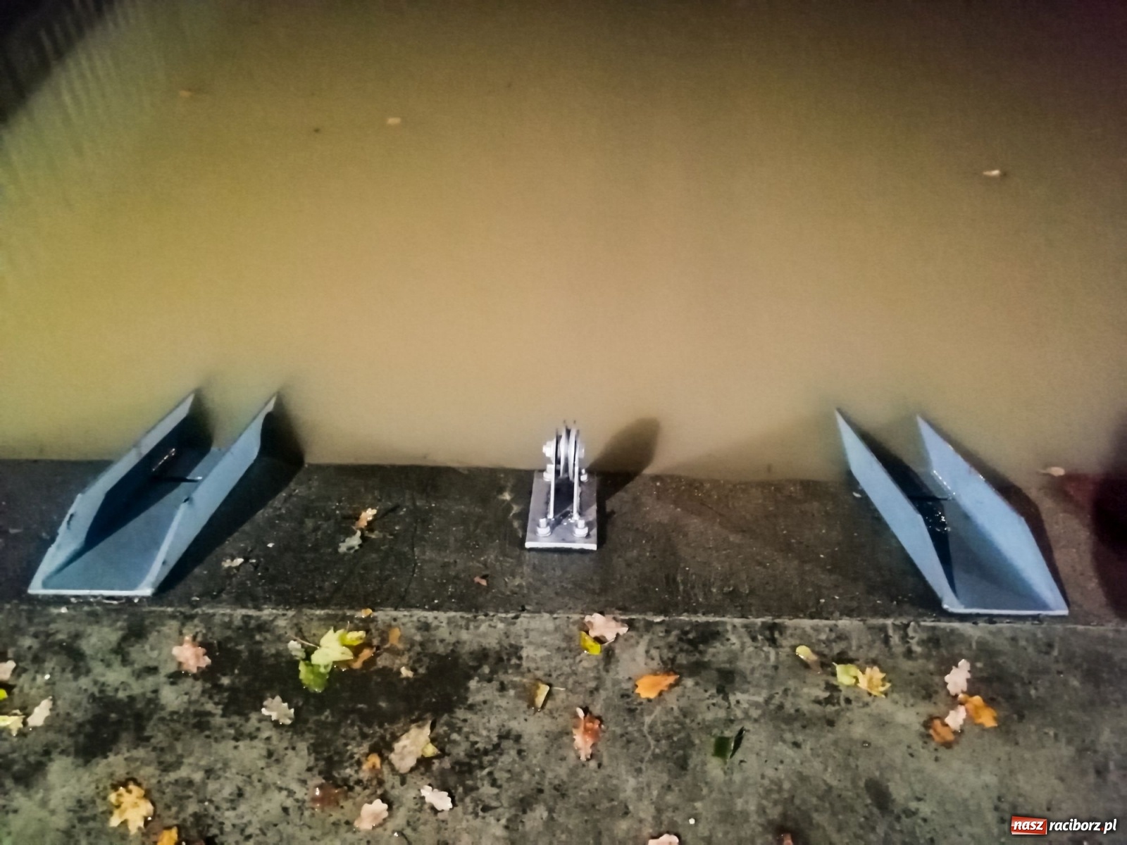 Zdjęcie w galerii na portalu naszraciborz.pl: Wezbranie na Odrze miejskiej w Raciborzu nocą [14.10.2020]  wiadomości z regionu