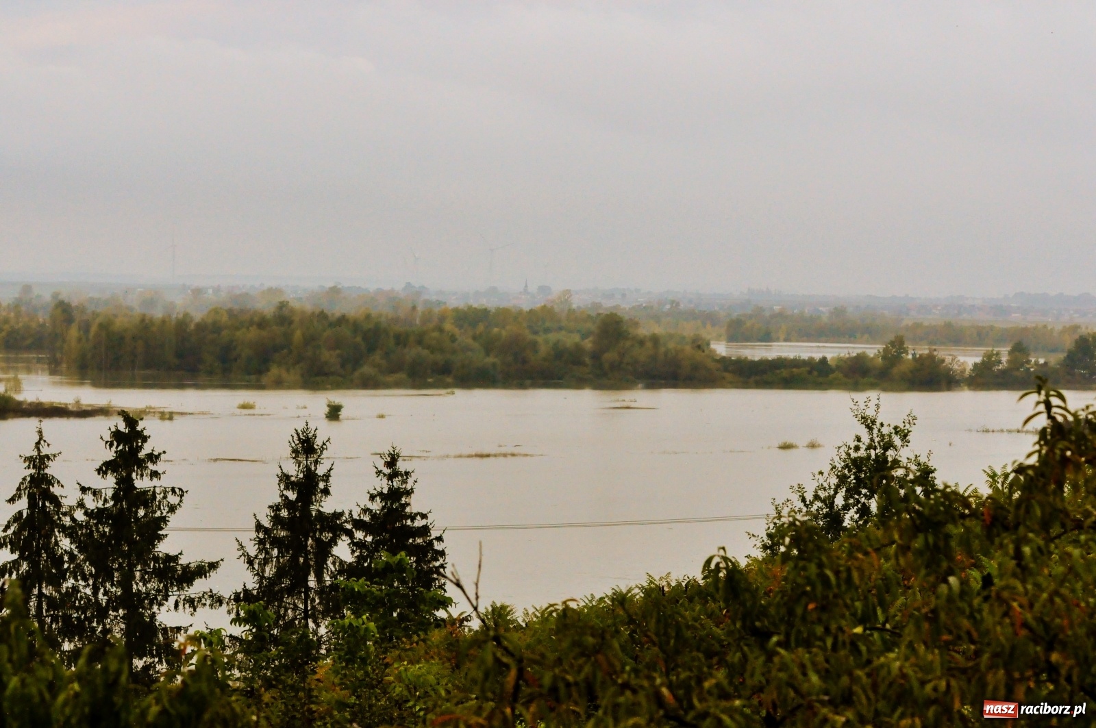 Zdjęcie w galerii na portalu naszraciborz.pl: Zbiornik Racibórz - zdjęcia i film z poranka 15.10.2020  wiadomości z regionu