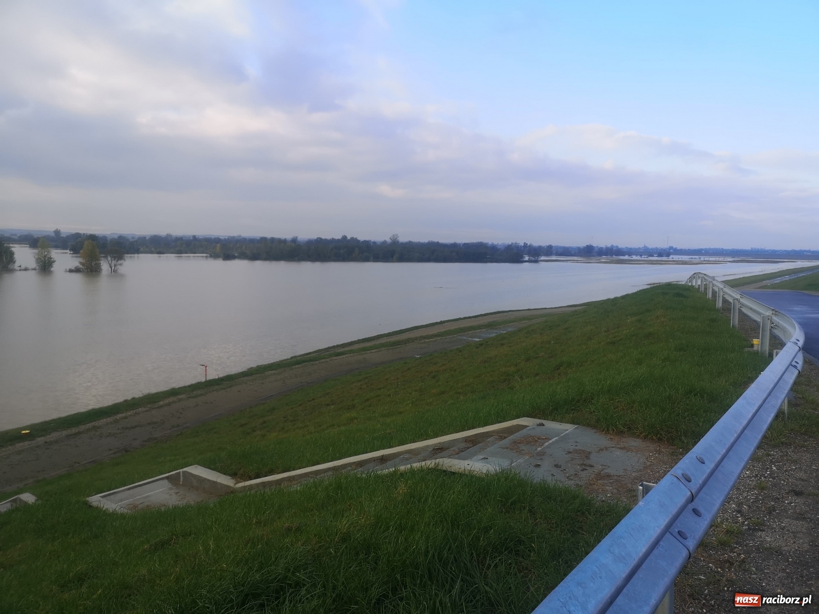 Zdjęcie w galerii na portalu naszraciborz.pl: Zbiornik Racibórz - zdjęcia i film z poranka 15.10.2020  wiadomości z regionu