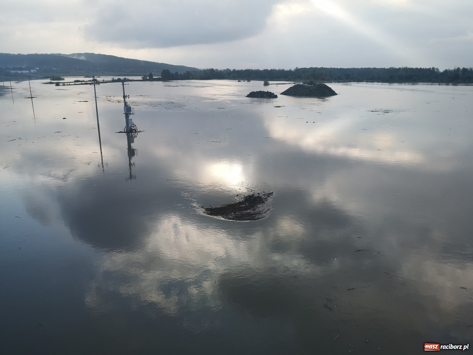 Zdjęcie w galerii na portalu naszraciborz.pl: Zbiornik Racibórz - zdjęcia i film z poranka 15.10.2020  wiadomości z regionu