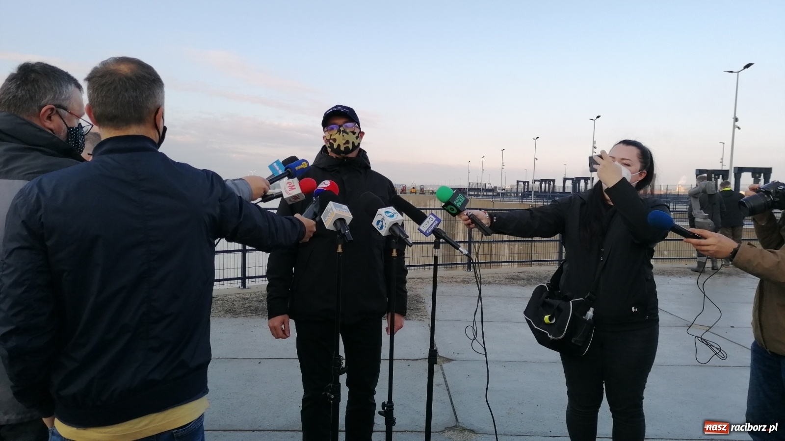 Zdjęcie w galerii na portalu naszraciborz.pl: Zbiornik Racibórz zadziałał. Fala efektywnie spłaszczona [FOTO i WIDEO] wiadomości z regionu