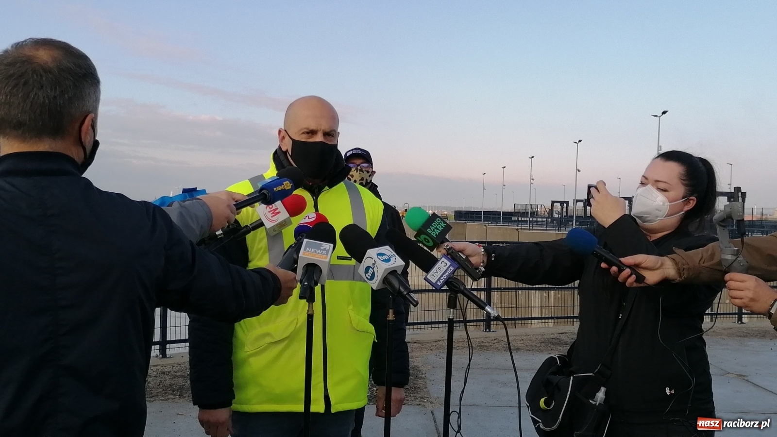 Zdjęcie w galerii na portalu naszraciborz.pl: Zbiornik Racibórz zadziałał. Fala efektywnie spłaszczona [FOTO i WIDEO] wiadomości z regionu