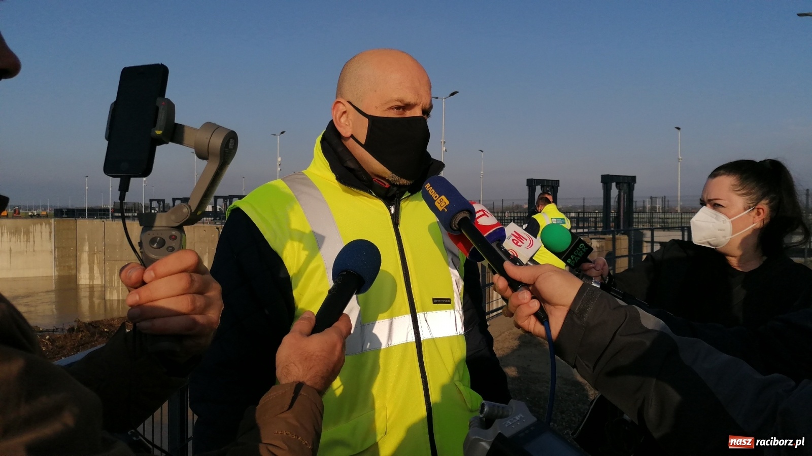 Zdjęcie w galerii na portalu naszraciborz.pl: Zbiornik Racibórz zadziałał. Fala efektywnie spłaszczona [FOTO i WIDEO] wiadomości z regionu
