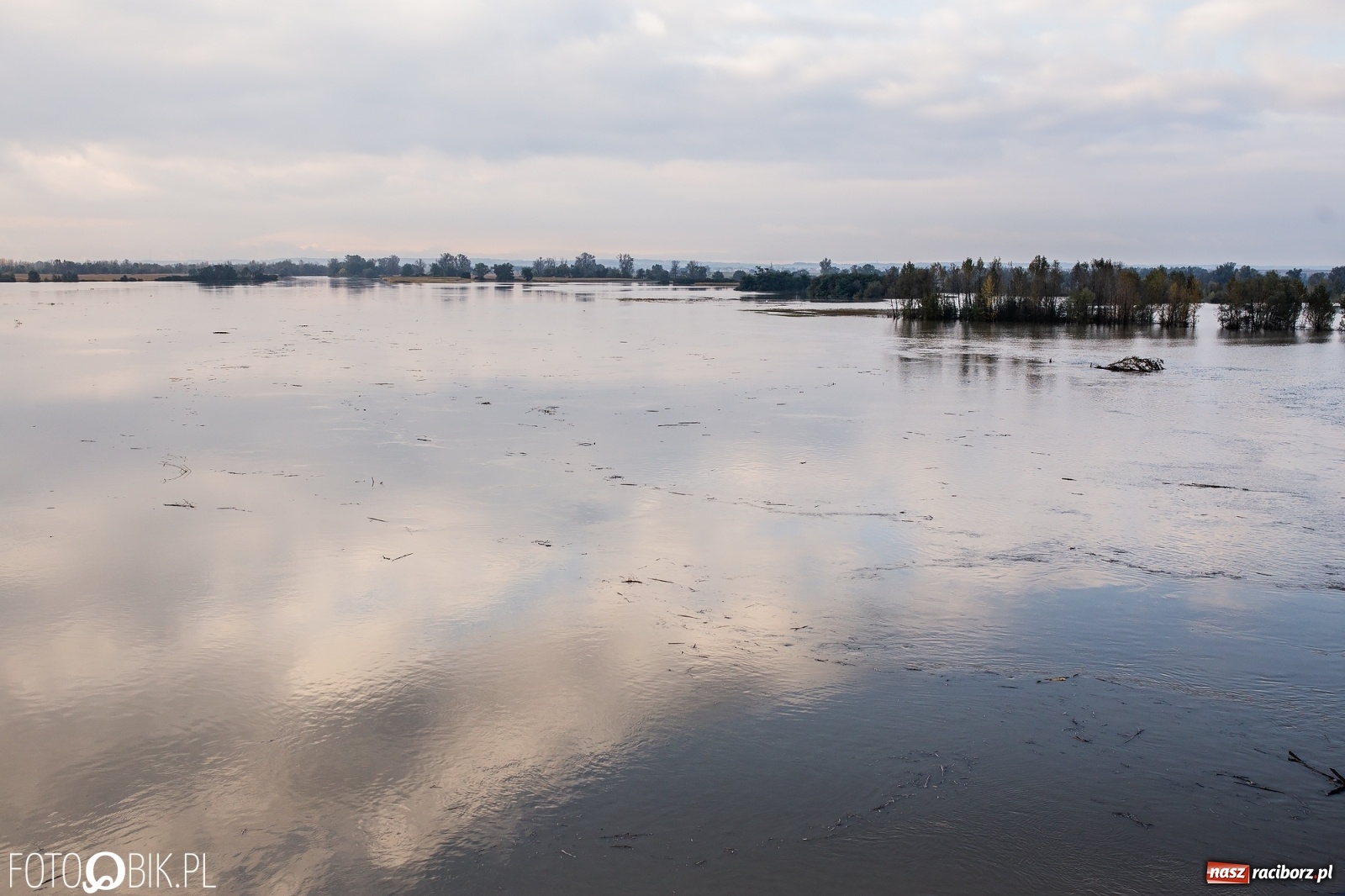 Zdjęcie w galerii na portalu naszraciborz.pl: Zbiornik Racibórz zadziałał. Fala efektywnie spłaszczona [FOTO i WIDEO] wiadomości z regionu