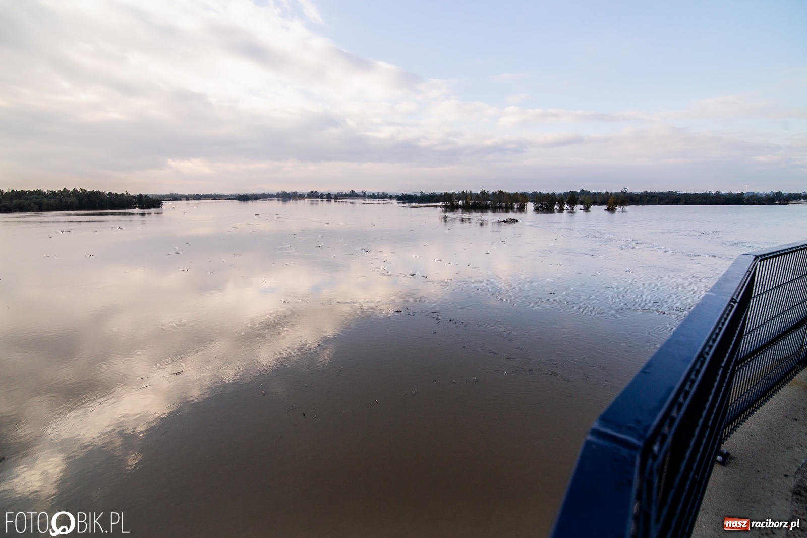 Zdjęcie w galerii na portalu naszraciborz.pl: Zbiornik Racibórz zadziałał. Fala efektywnie spłaszczona [FOTO i WIDEO] wiadomości z regionu