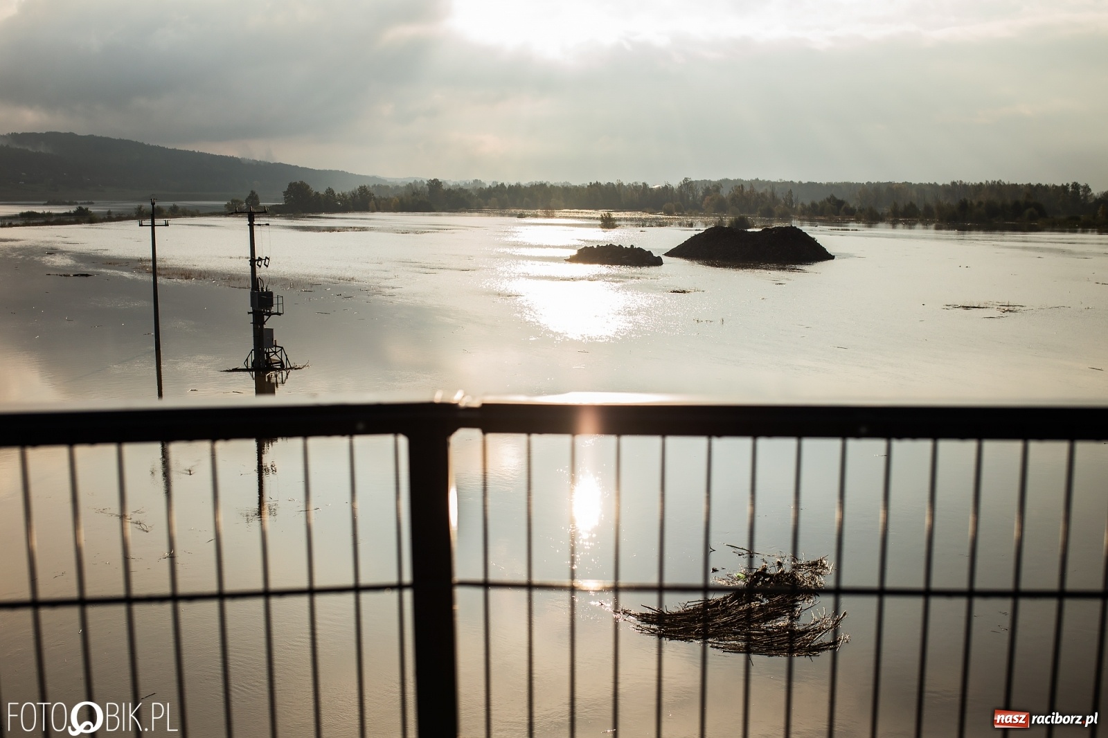 Zdjęcie w galerii na portalu naszraciborz.pl: Zbiornik Racibórz zadziałał. Fala efektywnie spłaszczona [FOTO i WIDEO] wiadomości z regionu