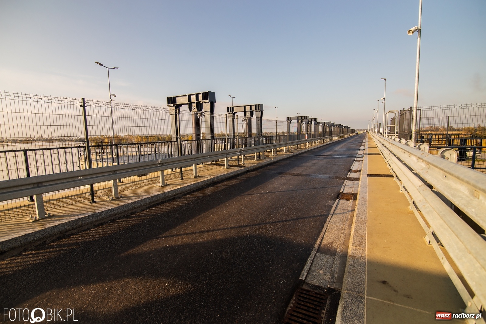 Zdjęcie w galerii na portalu naszraciborz.pl: Zbiornik Racibórz zadziałał. Fala efektywnie spłaszczona [FOTO i WIDEO] wiadomości z regionu