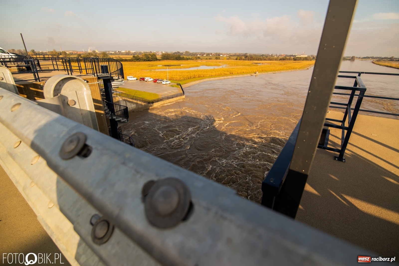 Zdjęcie w galerii na portalu naszraciborz.pl: Zbiornik Racibórz zadziałał. Fala efektywnie spłaszczona [FOTO i WIDEO] wiadomości z regionu