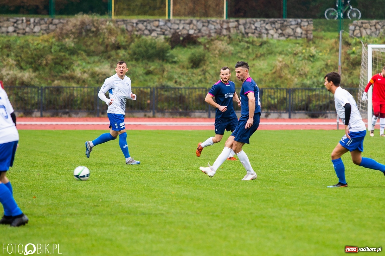 Zdjęcie w galerii na portalu naszraciborz.pl: Gol z połowy boiska ustawił spotkanie. Unia górą nad Krzyżanowicami [FOTO] wiadomości z regionu