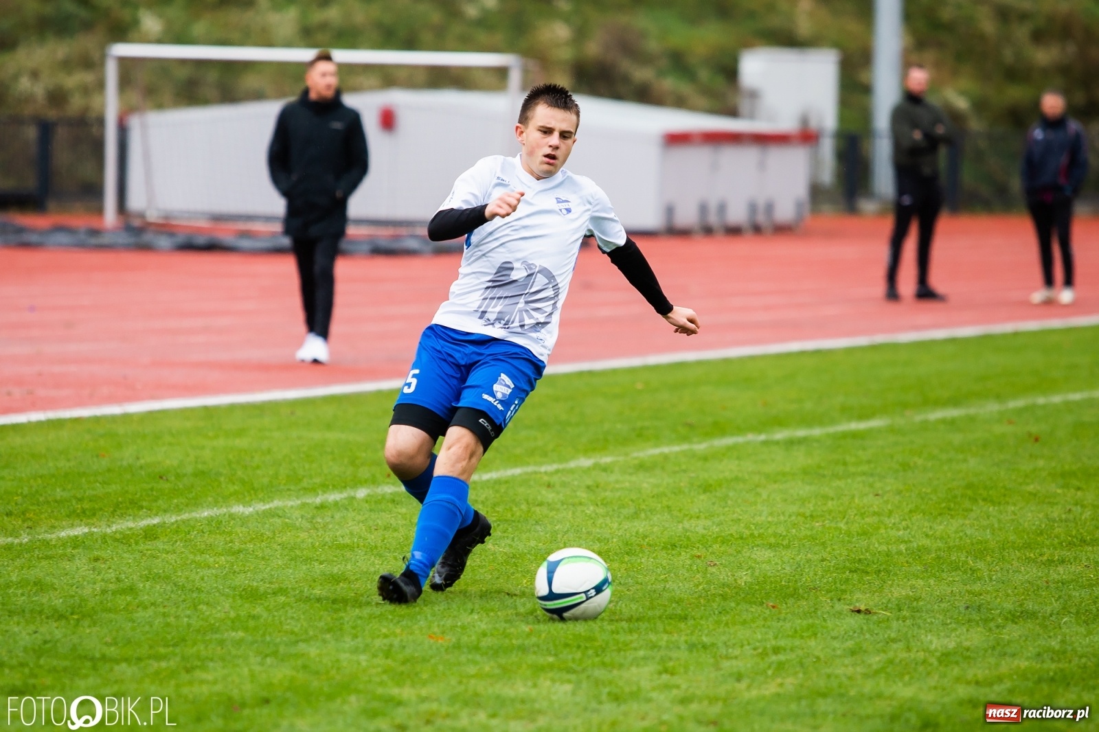 Zdjęcie w galerii na portalu naszraciborz.pl: Gol z połowy boiska ustawił spotkanie. Unia górą nad Krzyżanowicami [FOTO] wiadomości z regionu
