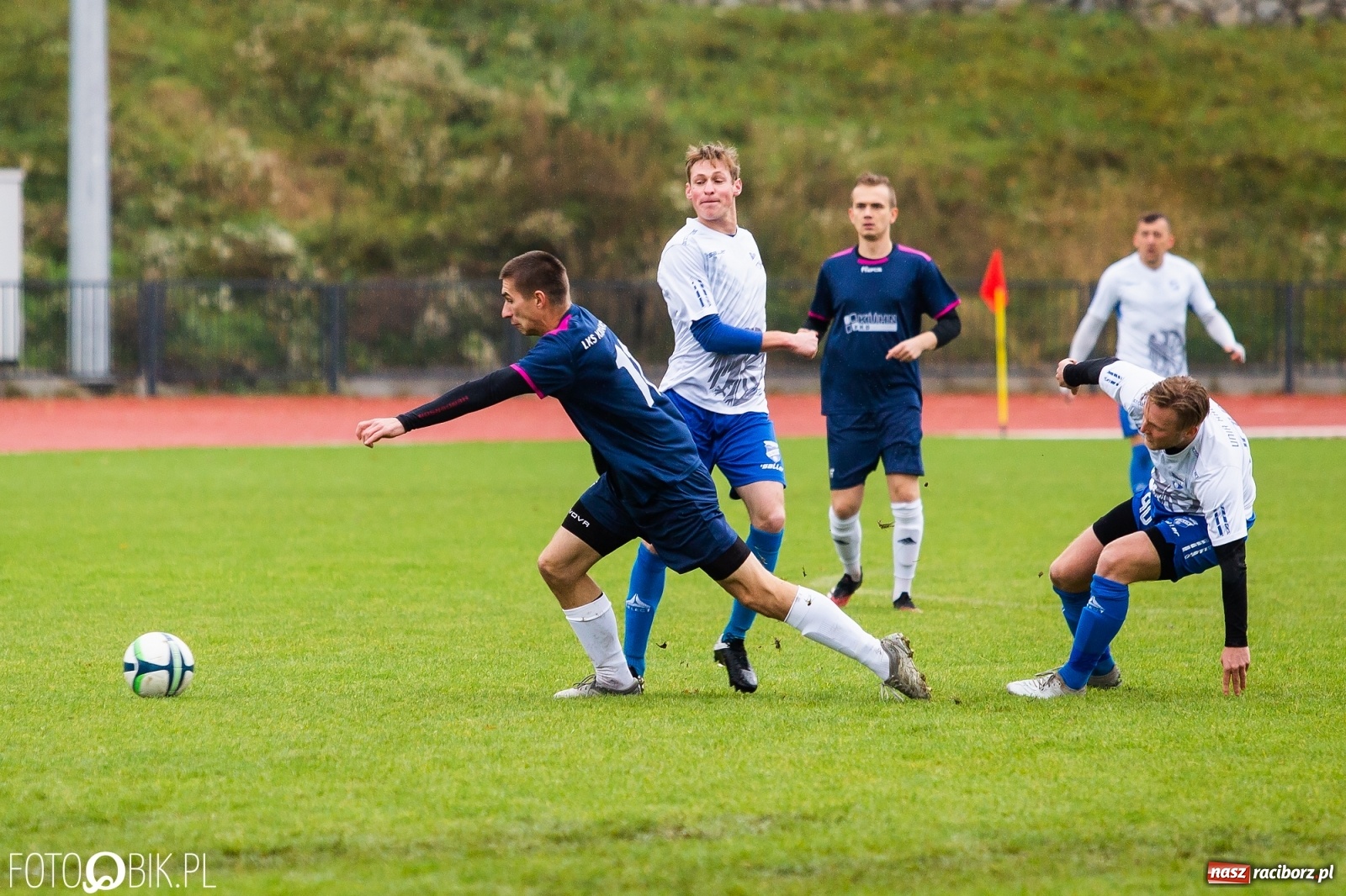 Zdjęcie w galerii na portalu naszraciborz.pl: Gol z połowy boiska ustawił spotkanie. Unia górą nad Krzyżanowicami [FOTO] wiadomości z regionu