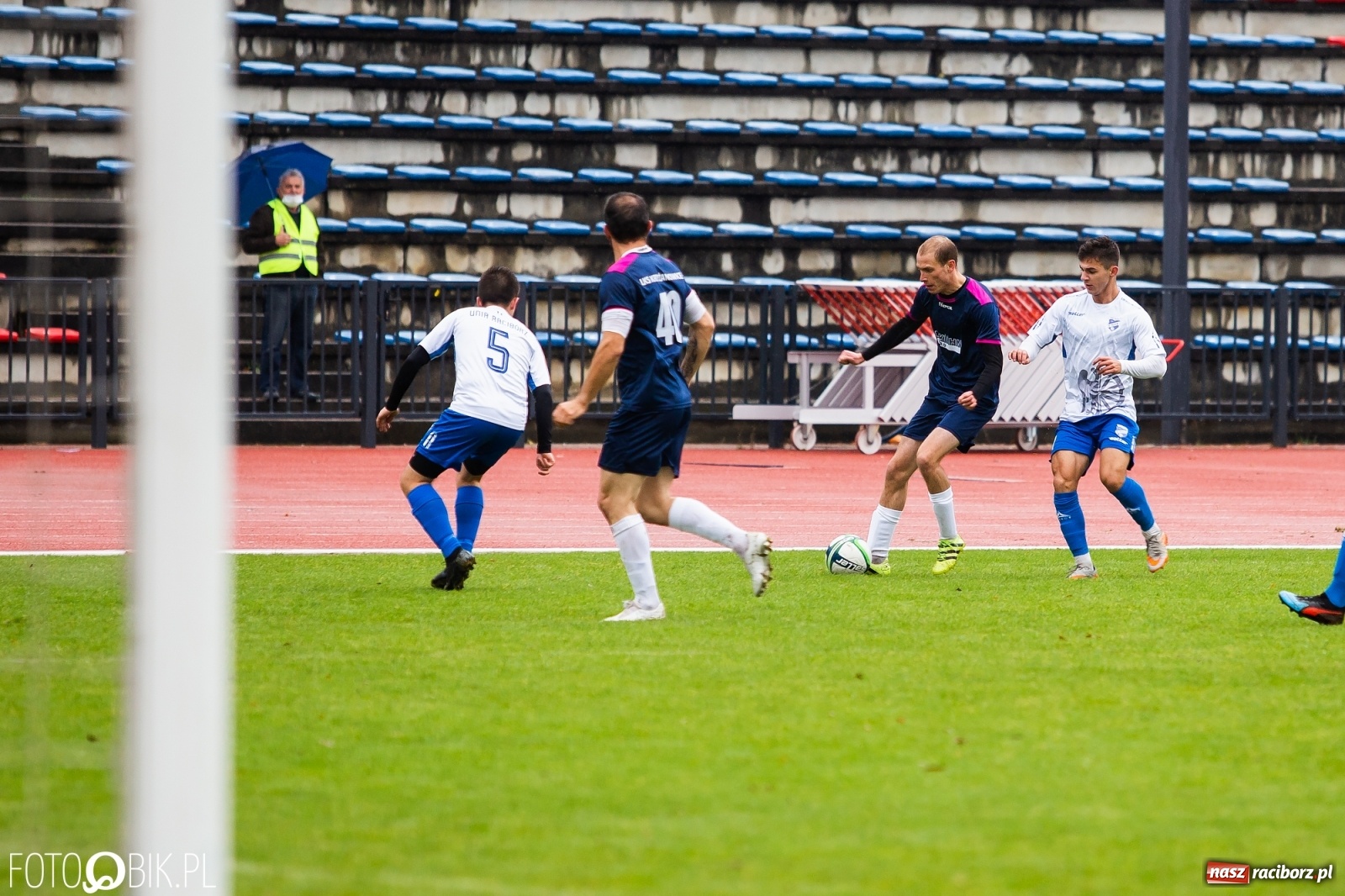 Zdjęcie w galerii na portalu naszraciborz.pl: Gol z połowy boiska ustawił spotkanie. Unia górą nad Krzyżanowicami [FOTO] wiadomości z regionu