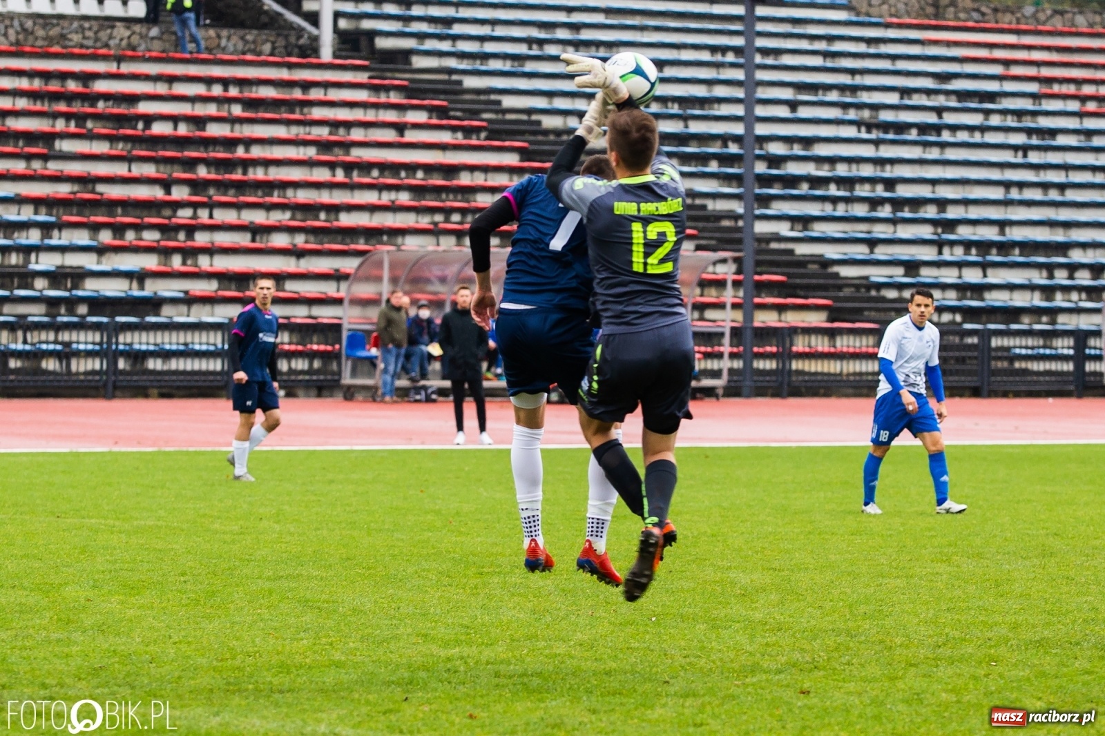 Zdjęcie w galerii na portalu naszraciborz.pl: Gol z połowy boiska ustawił spotkanie. Unia górą nad Krzyżanowicami [FOTO] wiadomości z regionu