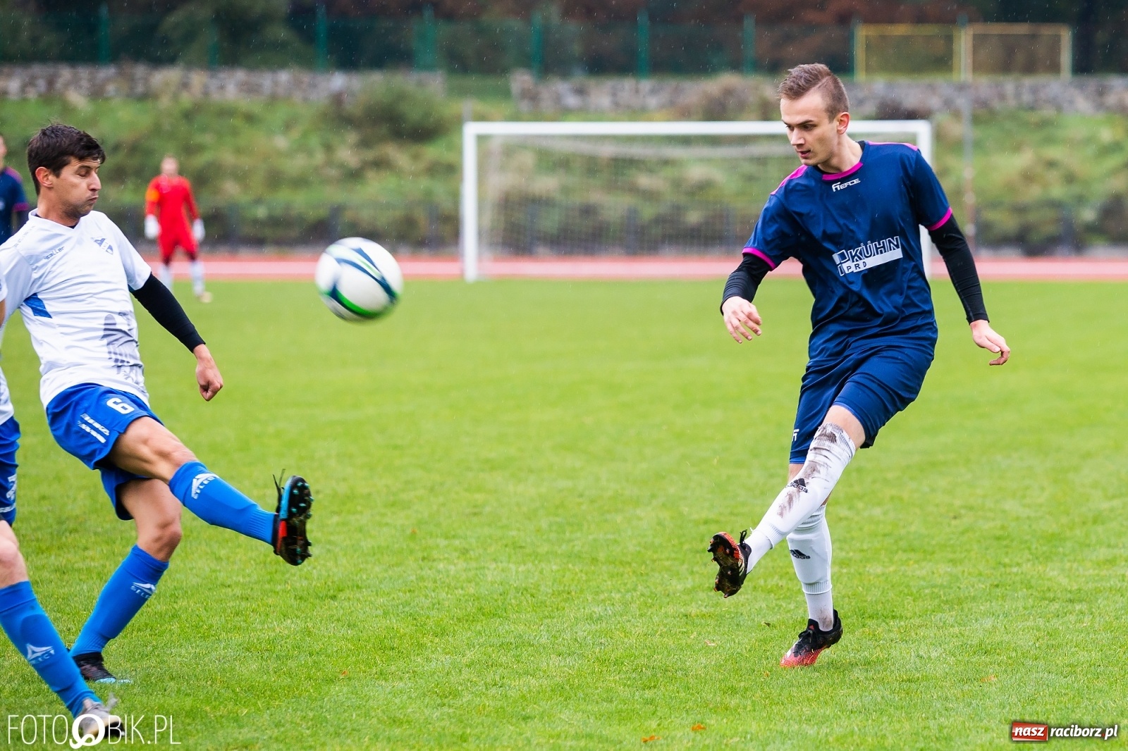 Zdjęcie w galerii na portalu naszraciborz.pl: Gol z połowy boiska ustawił spotkanie. Unia górą nad Krzyżanowicami [FOTO] wiadomości z regionu