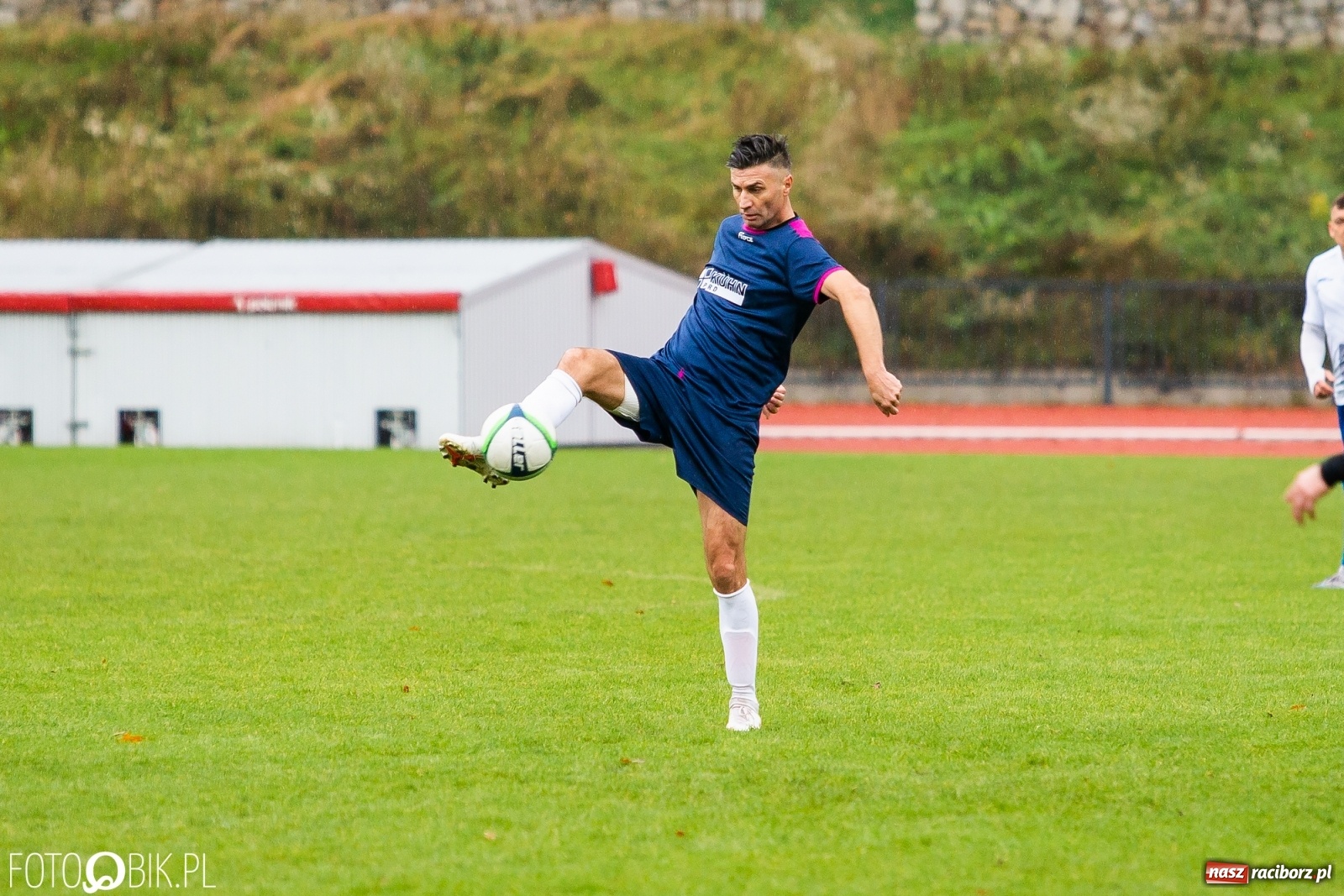 Zdjęcie w galerii na portalu naszraciborz.pl: Gol z połowy boiska ustawił spotkanie. Unia górą nad Krzyżanowicami [FOTO] wiadomości z regionu