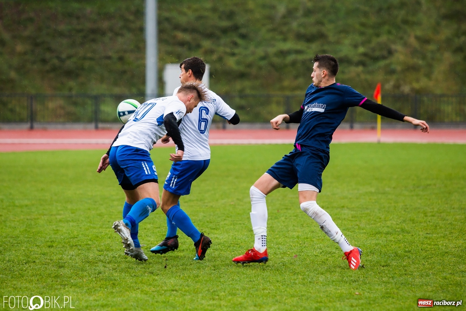 Zdjęcie w galerii na portalu naszraciborz.pl: Gol z połowy boiska ustawił spotkanie. Unia górą nad Krzyżanowicami [FOTO] wiadomości z regionu