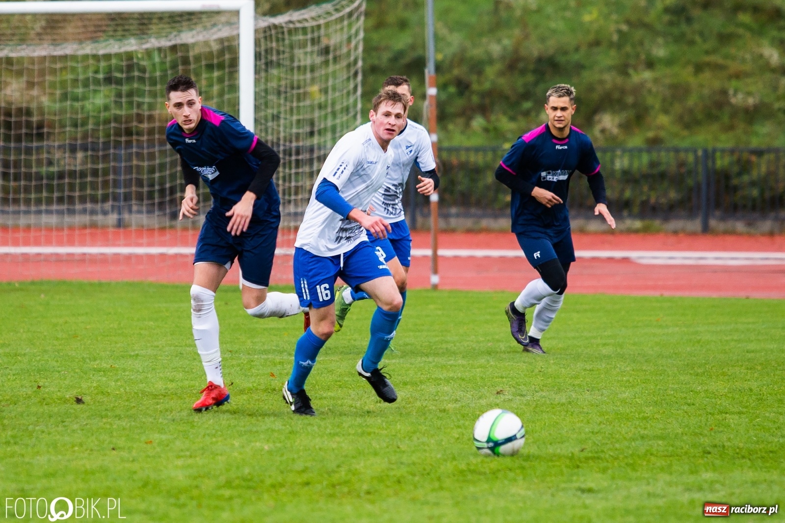 Zdjęcie w galerii na portalu naszraciborz.pl: Gol z połowy boiska ustawił spotkanie. Unia górą nad Krzyżanowicami [FOTO] wiadomości z regionu