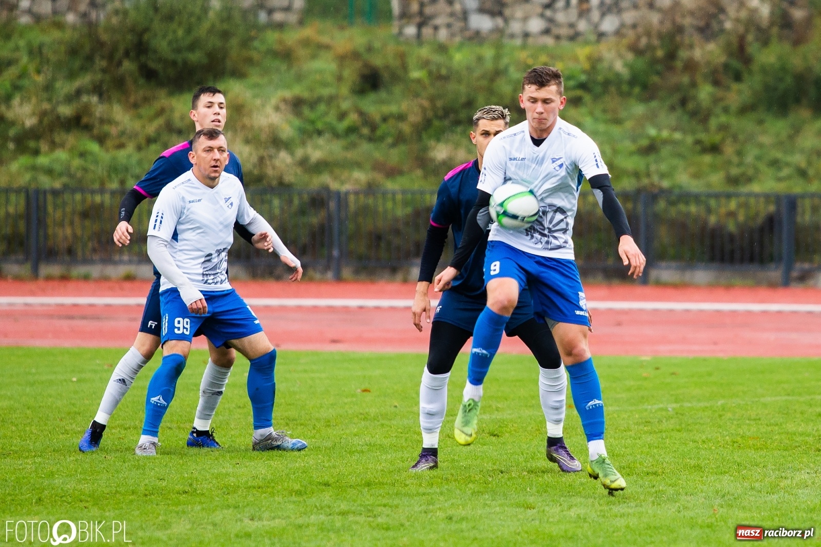 Zdjęcie w galerii na portalu naszraciborz.pl: Gol z połowy boiska ustawił spotkanie. Unia górą nad Krzyżanowicami [FOTO] wiadomości z regionu