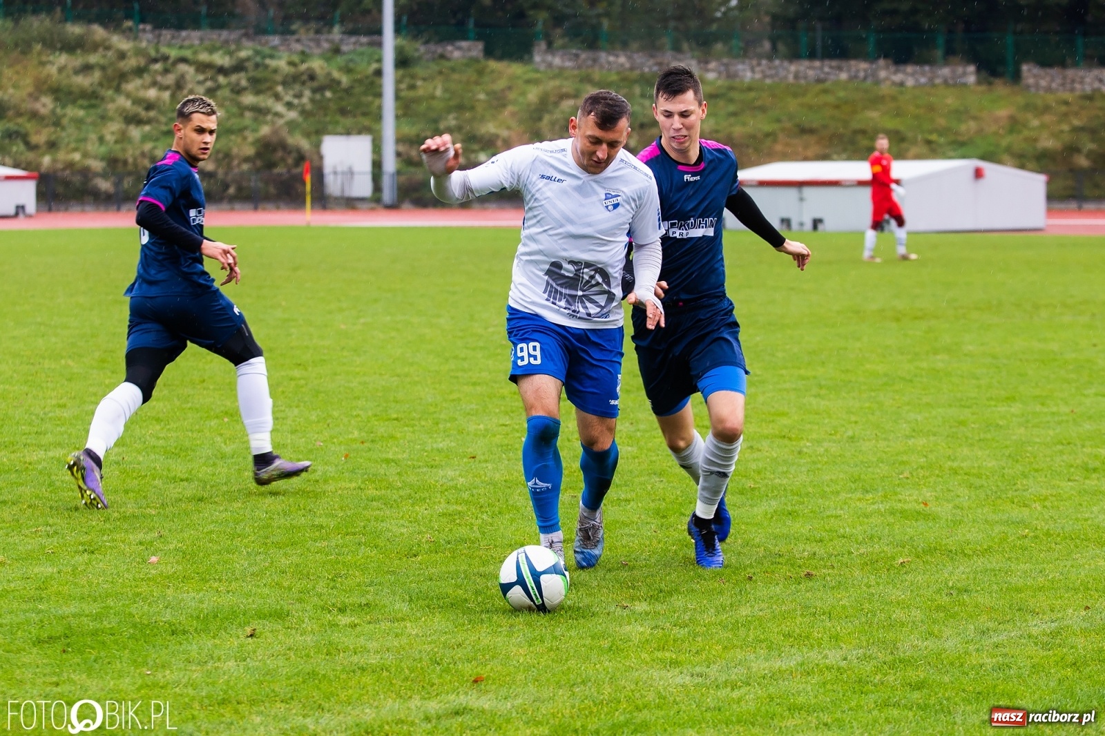 Zdjęcie w galerii na portalu naszraciborz.pl: Gol z połowy boiska ustawił spotkanie. Unia górą nad Krzyżanowicami [FOTO] wiadomości z regionu