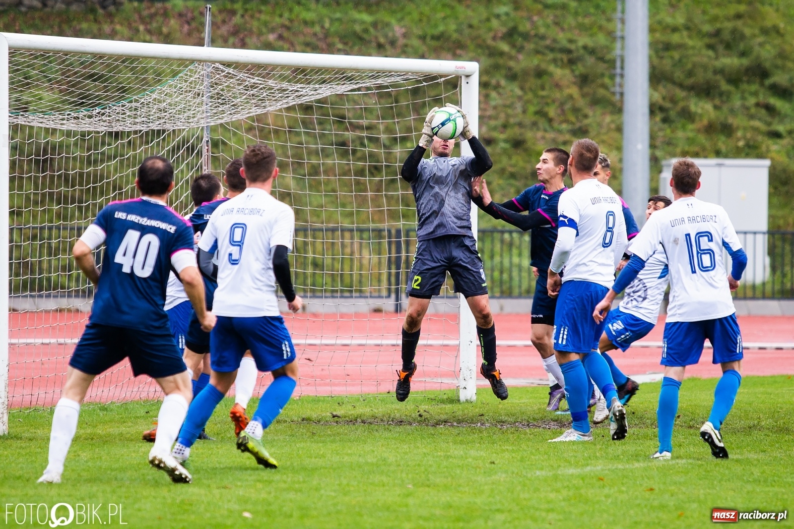 Zdjęcie w galerii na portalu naszraciborz.pl: Gol z połowy boiska ustawił spotkanie. Unia górą nad Krzyżanowicami [FOTO] wiadomości z regionu