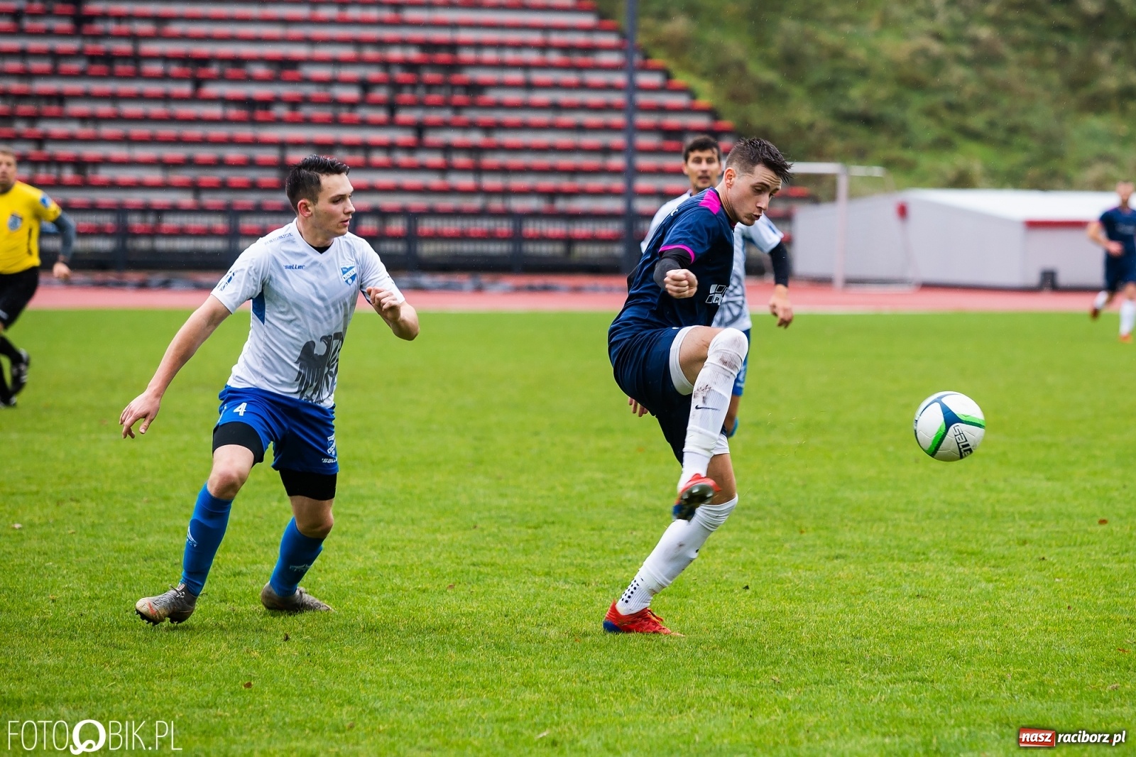 Zdjęcie w galerii na portalu naszraciborz.pl: Gol z połowy boiska ustawił spotkanie. Unia górą nad Krzyżanowicami [FOTO] wiadomości z regionu