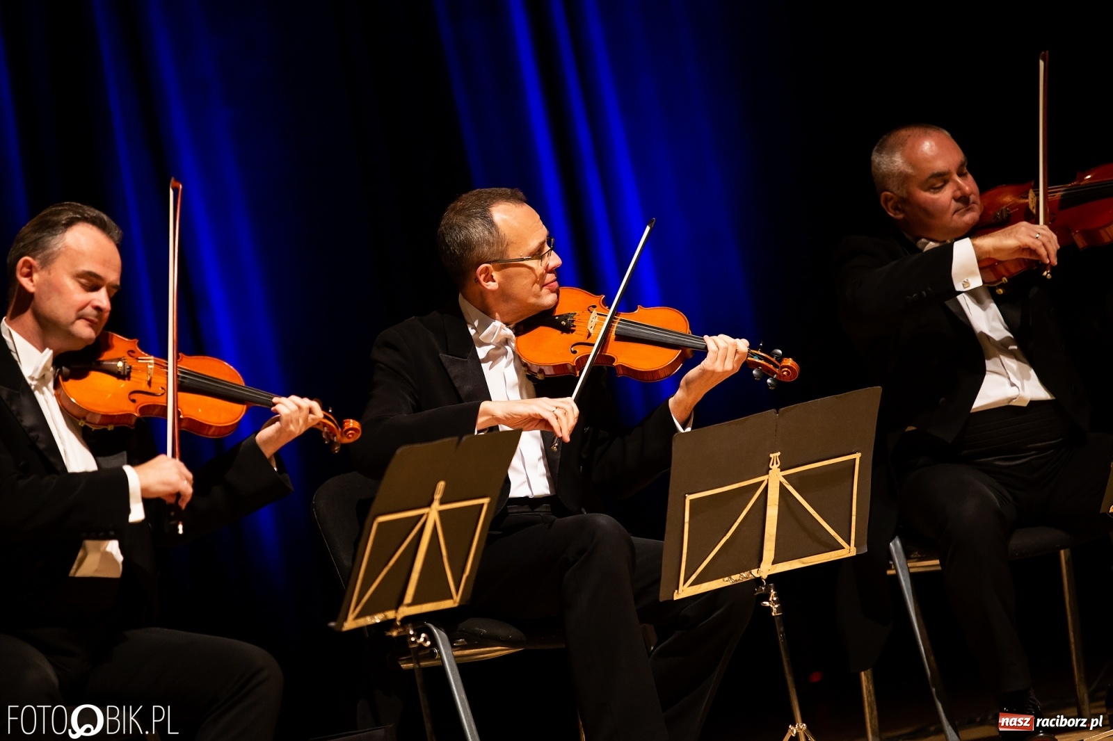 Zdjęcie w galerii na portalu naszraciborz.pl: Zastrzyk humoru z Grupą MoCarta w RCK wiadomości z regionu