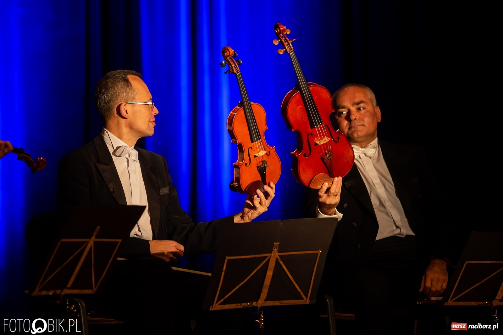 Zdjęcie w galerii na portalu naszraciborz.pl: Zastrzyk humoru z Grupą MoCarta w RCK wiadomości z regionu