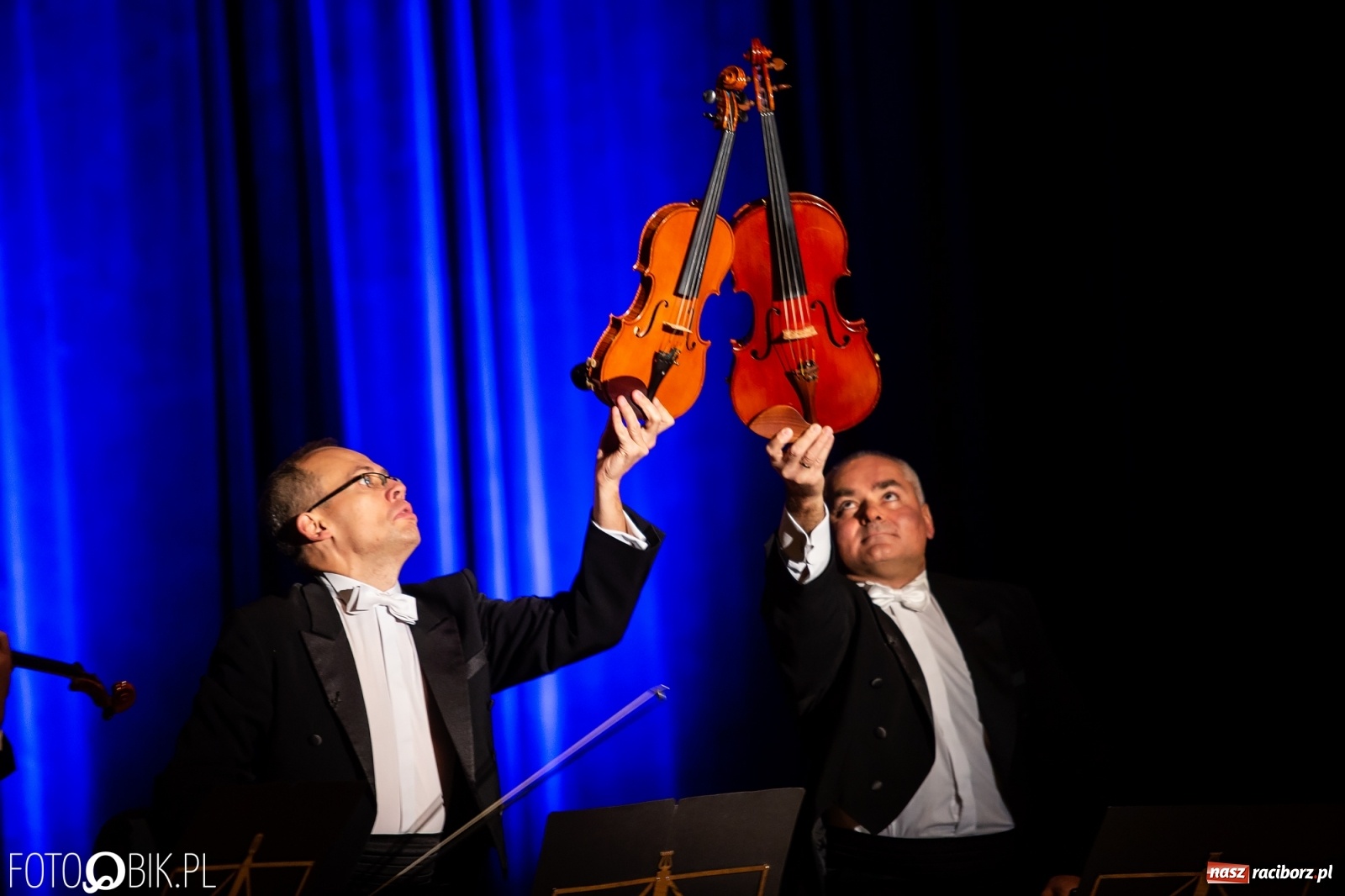 Zdjęcie w galerii na portalu naszraciborz.pl: Zastrzyk humoru z Grupą MoCarta w RCK wiadomości z regionu