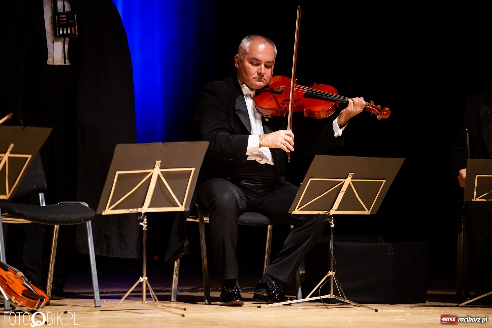 Zdjęcie w galerii na portalu naszraciborz.pl: Zastrzyk humoru z Grupą MoCarta w RCK wiadomości z regionu