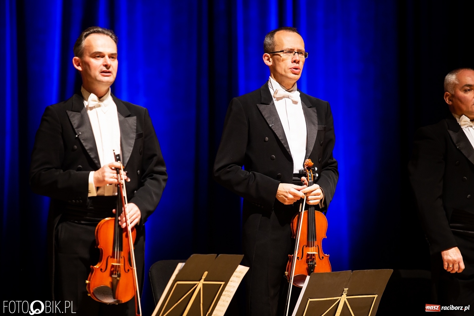 Zdjęcie w galerii na portalu naszraciborz.pl: Zastrzyk humoru z Grupą MoCarta w RCK wiadomości z regionu