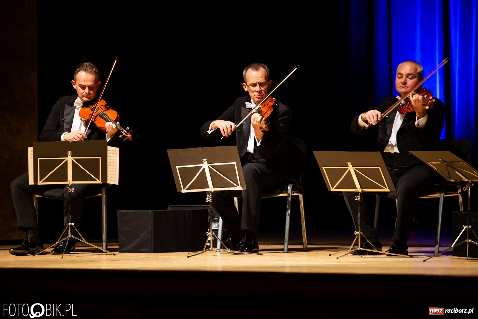 Zdjęcie w galerii na portalu naszraciborz.pl: Zastrzyk humoru z Grupą MoCarta w RCK wiadomości z regionu