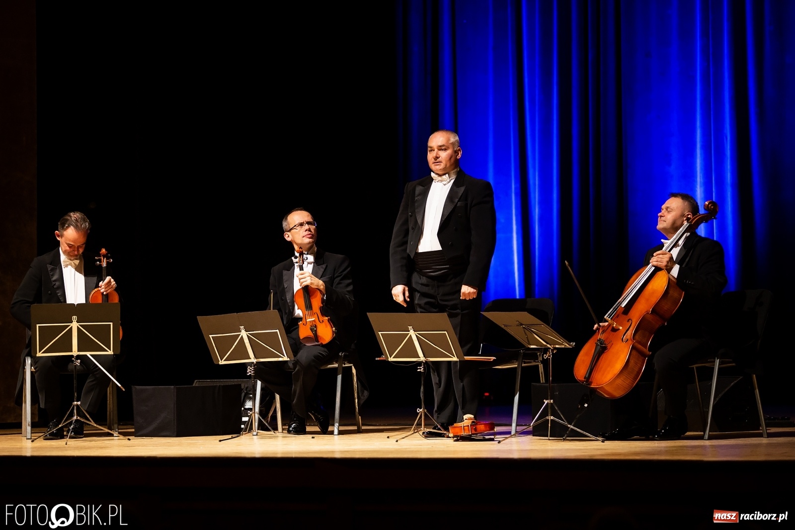 Zdjęcie w galerii na portalu naszraciborz.pl: Zastrzyk humoru z Grupą MoCarta w RCK wiadomości z regionu
