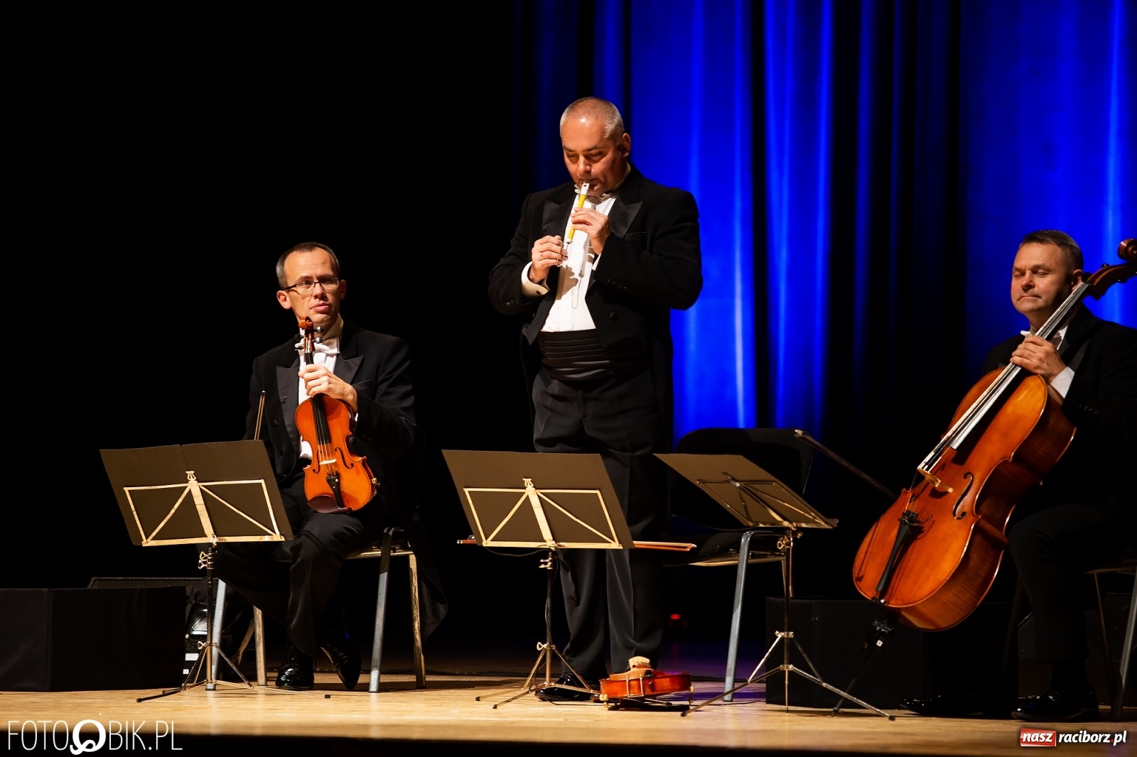 Zdjęcie w galerii na portalu naszraciborz.pl: Zastrzyk humoru z Grupą MoCarta w RCK wiadomości z regionu
