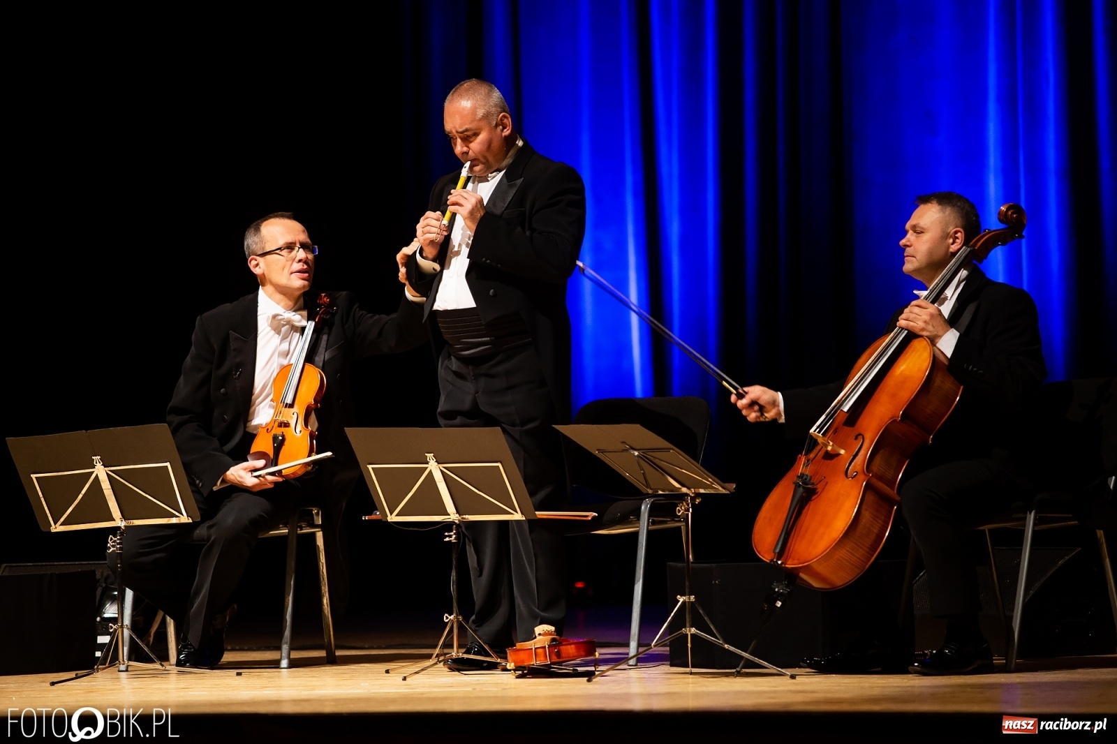 Zdjęcie w galerii na portalu naszraciborz.pl: Zastrzyk humoru z Grupą MoCarta w RCK wiadomości z regionu