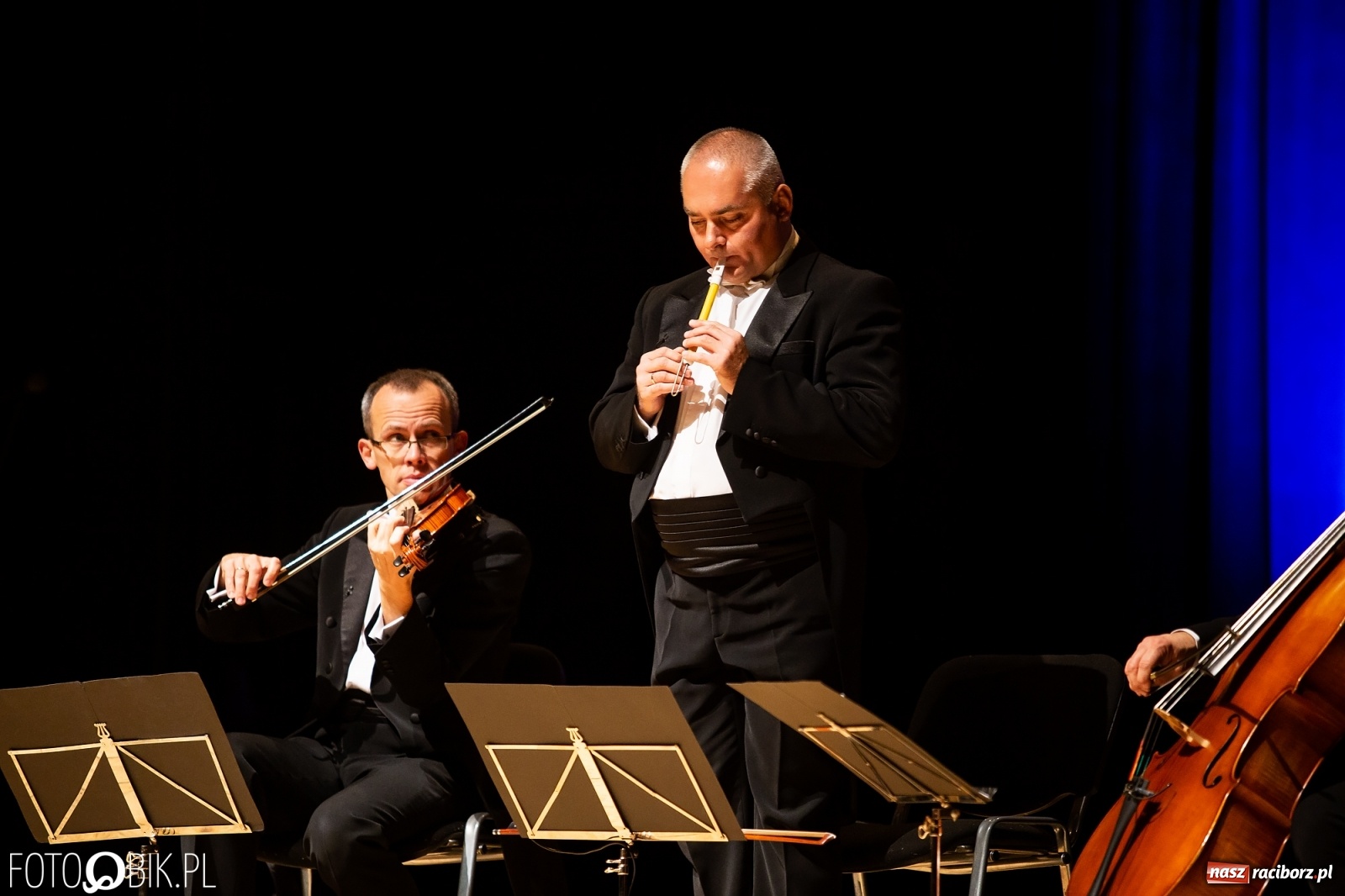 Zdjęcie w galerii na portalu naszraciborz.pl: Zastrzyk humoru z Grupą MoCarta w RCK wiadomości z regionu