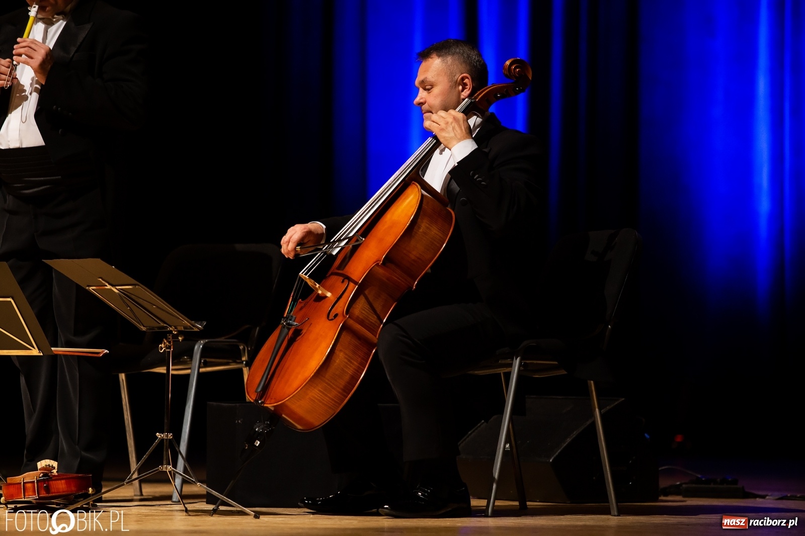 Zdjęcie w galerii na portalu naszraciborz.pl: Zastrzyk humoru z Grupą MoCarta w RCK wiadomości z regionu