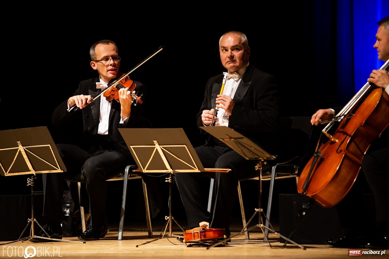 Zdjęcie w galerii na portalu naszraciborz.pl: Zastrzyk humoru z Grupą MoCarta w RCK wiadomości z regionu