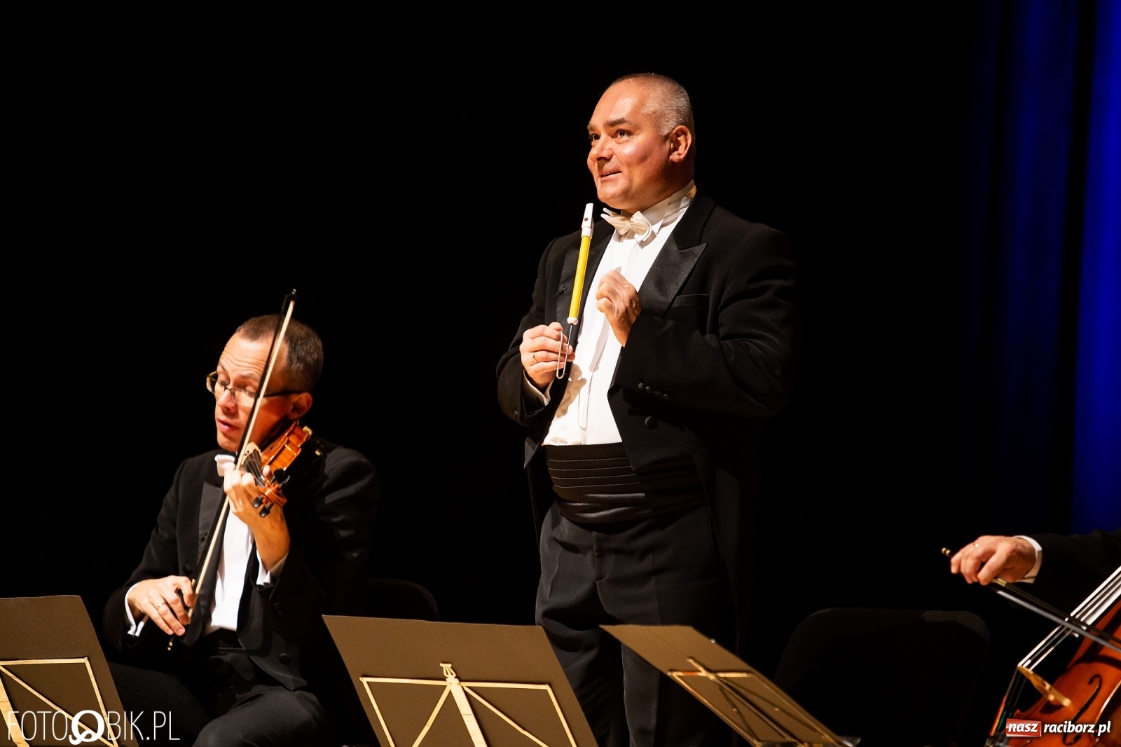 Zdjęcie w galerii na portalu naszraciborz.pl: Zastrzyk humoru z Grupą MoCarta w RCK wiadomości z regionu