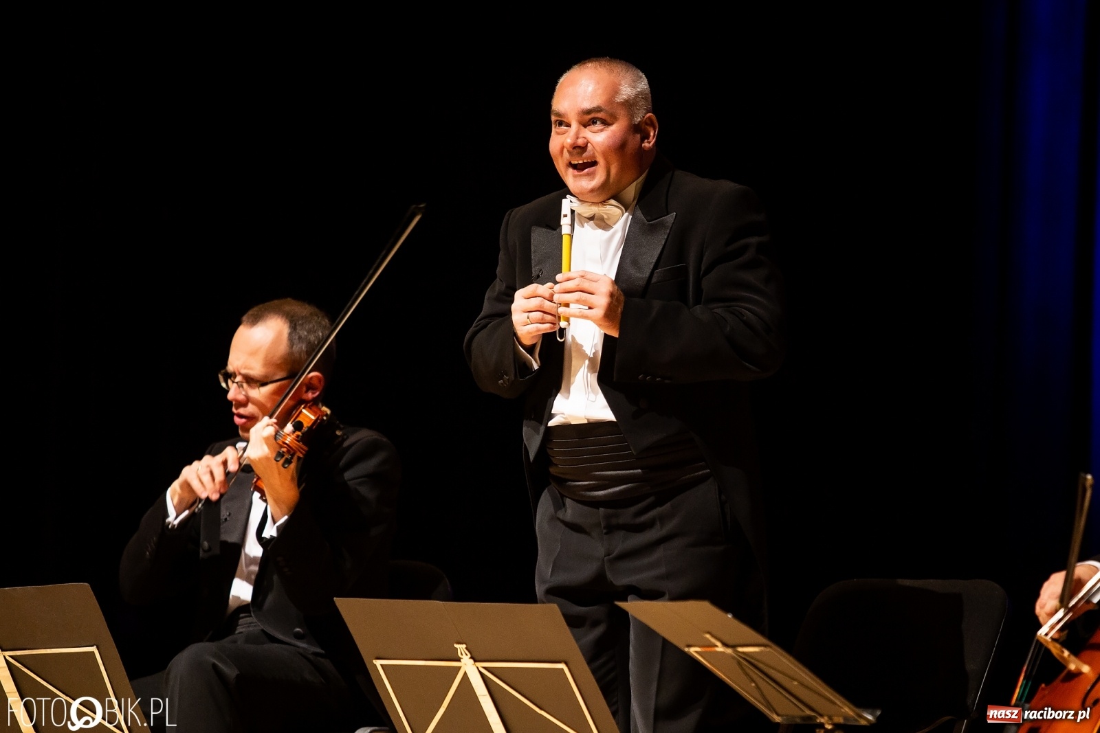 Zdjęcie w galerii na portalu naszraciborz.pl: Zastrzyk humoru z Grupą MoCarta w RCK wiadomości z regionu